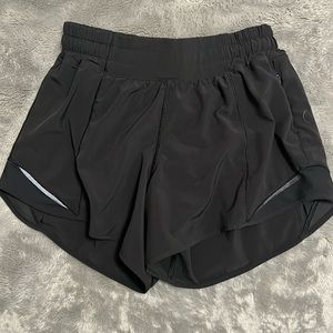 Lululemon Hotty Hot short 4” *lined, size 4, black
